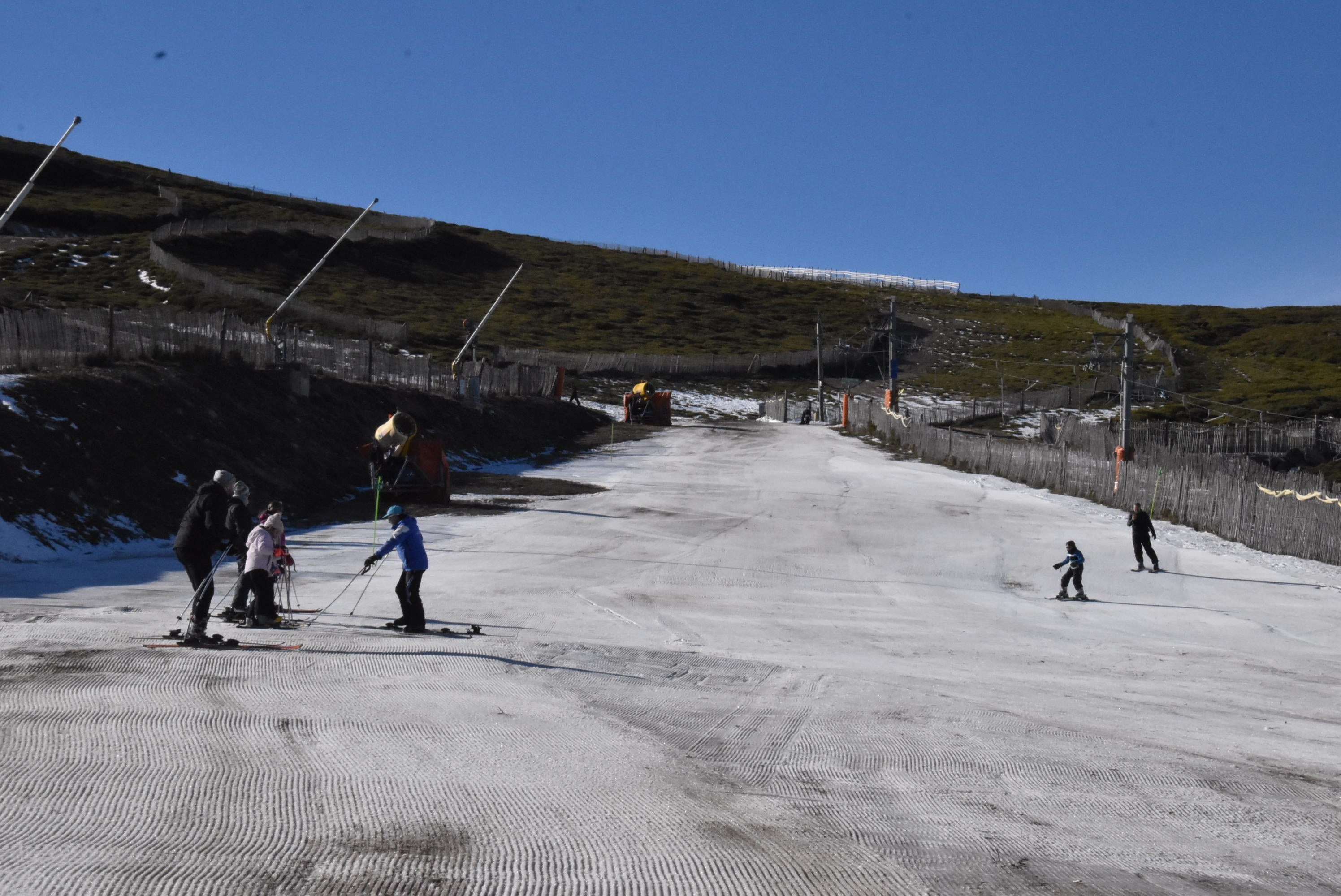 Flojo inicio de temporada en La Covatilla que cerrará las pistas hasta el viernes
