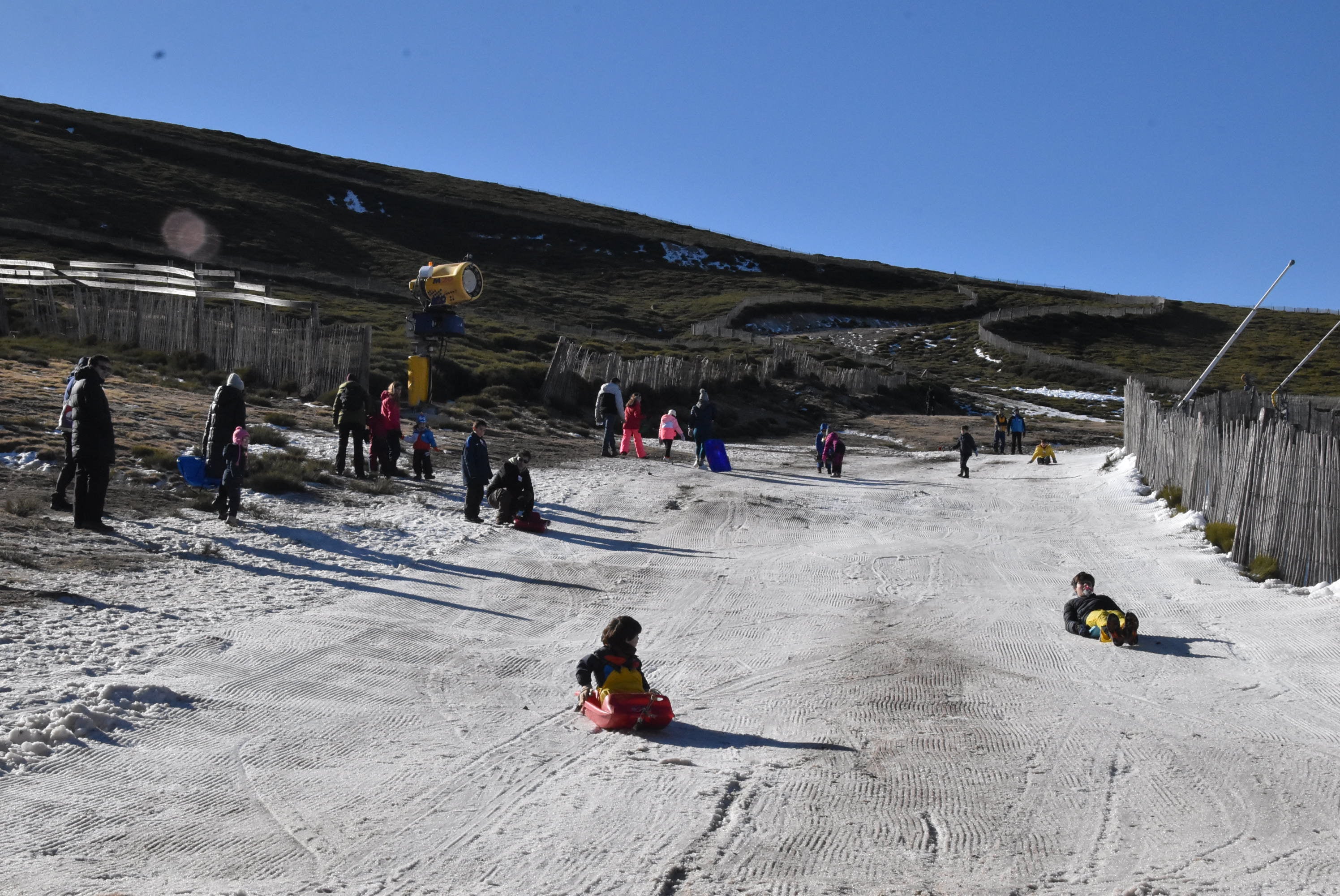 Flojo inicio de temporada en La Covatilla que cerrará las pistas hasta el viernes