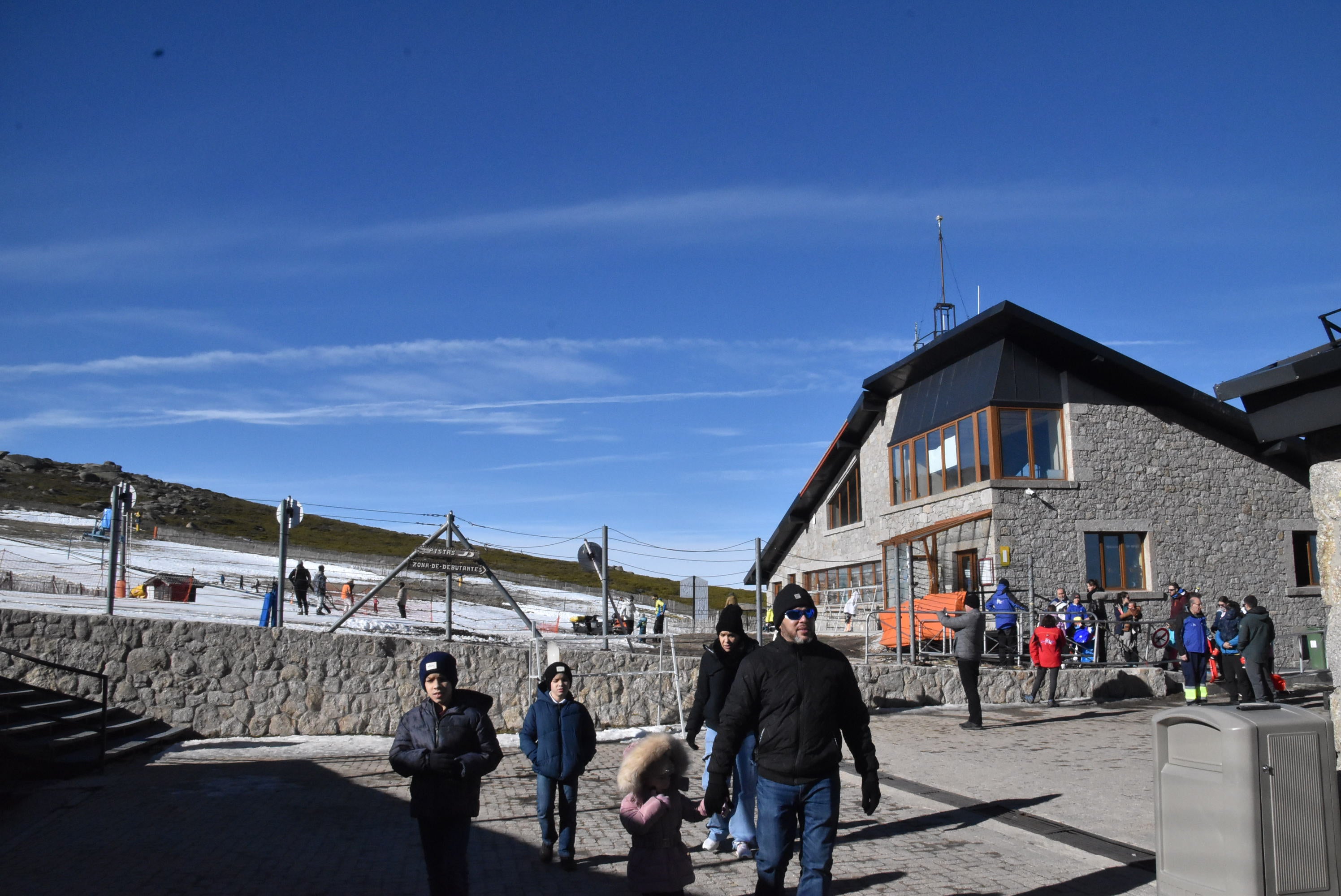 Flojo inicio de temporada en La Covatilla que cerrará las pistas hasta el viernes