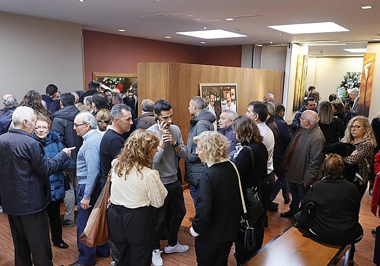 La sala en la que se velan los restos de Silvestre Sánchez Sierra.