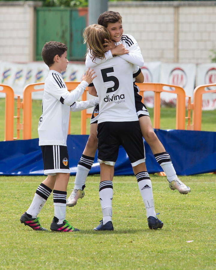 El Valencia gana el Torneo Nacional Alevín de Valvanera