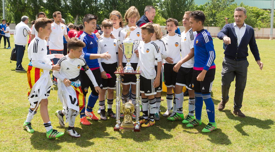 El Valencia gana el Torneo Nacional Alevín de Valvanera