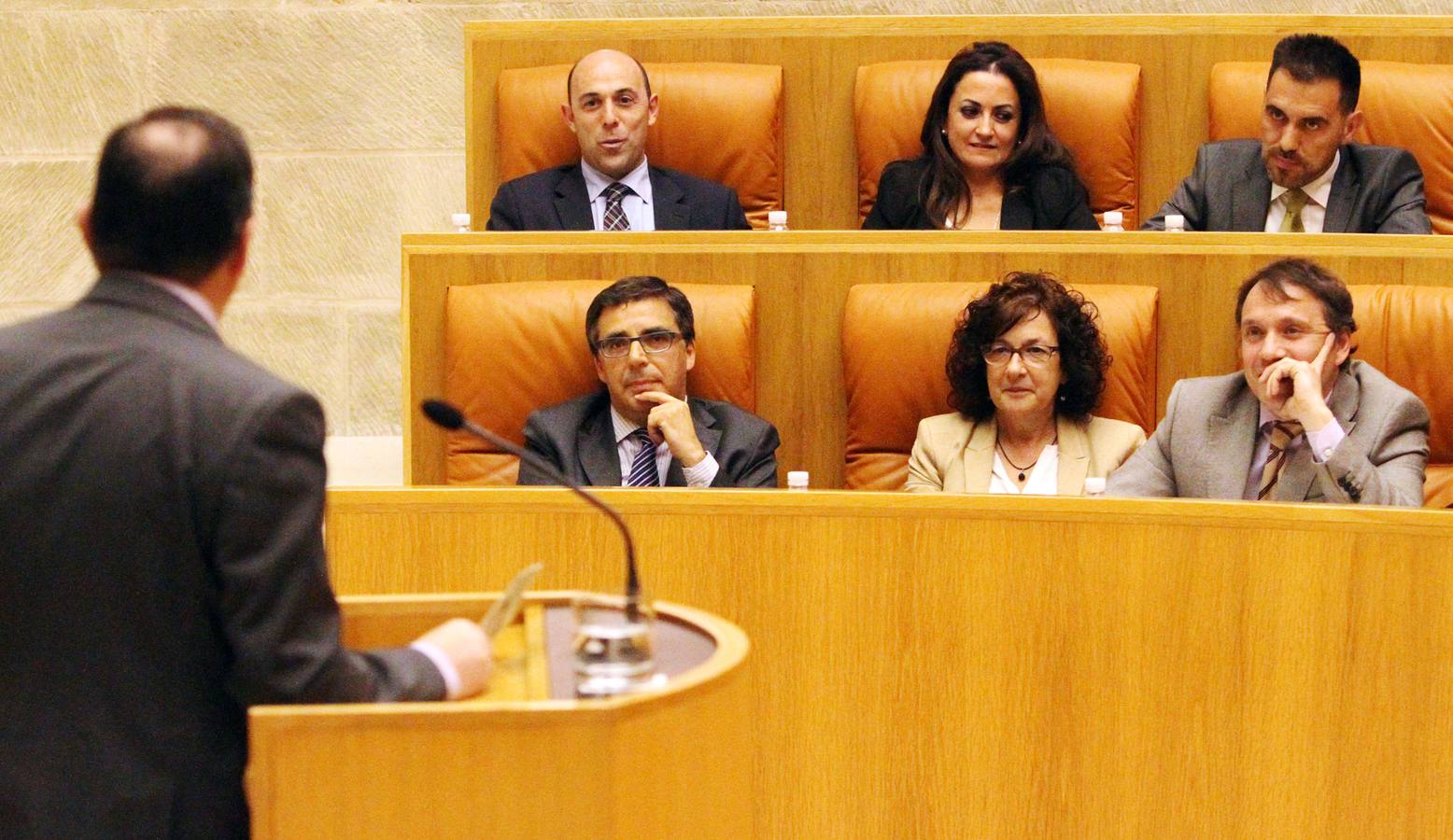 El pleno del Parlamento gira en torno a la AP-68, los Servicios Sociales y los municipios