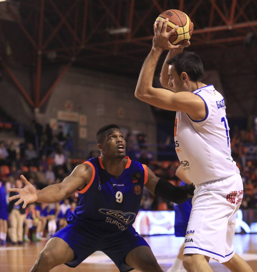 Pasión en la cancha y entre el público durante el Burgos-Cocinas.com (I)