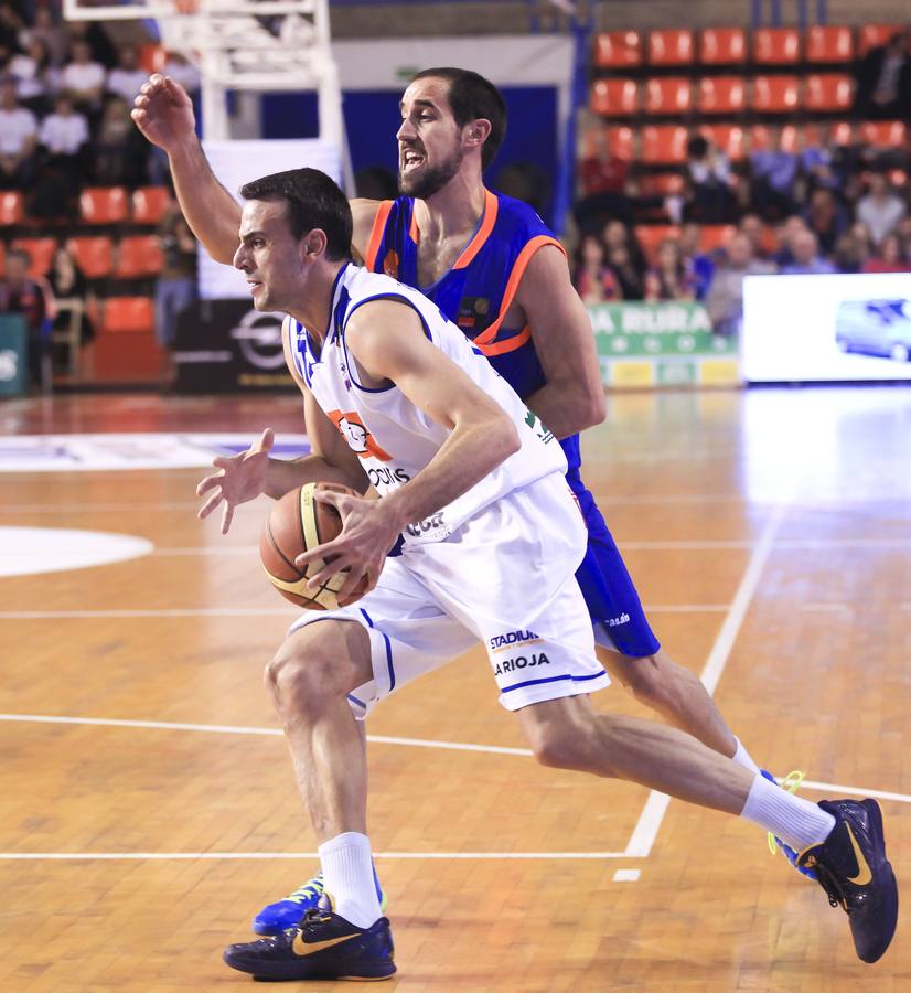 Pasión en la cancha y entre el público durante el Burgos-Cocinas.com (II)