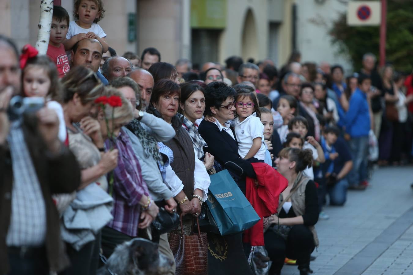 La cofradía de la Santa Cruz procesionó con el Santo Rosario del Dolor