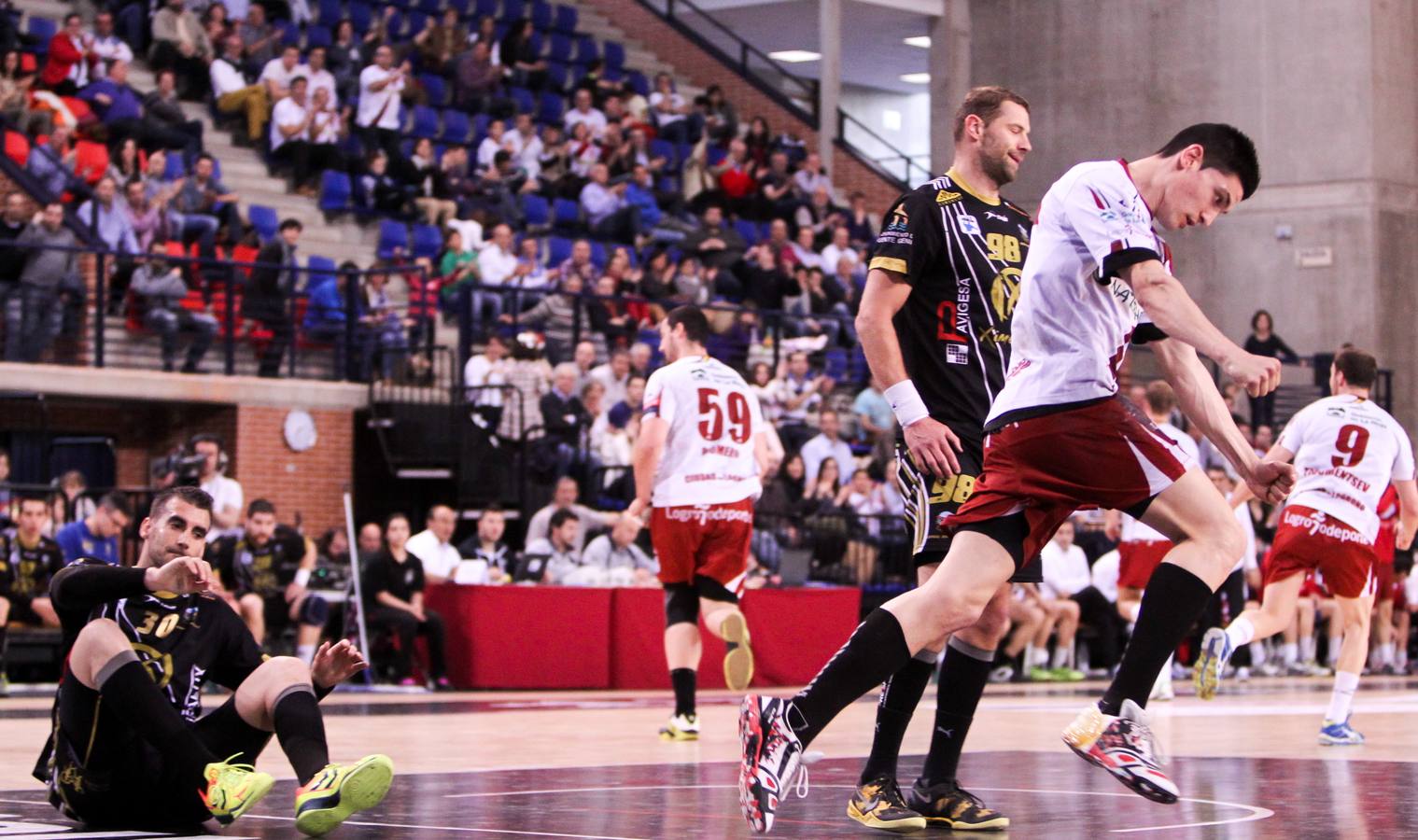 El Naturhouse se aferra al segundo puesto con un claro triunfo