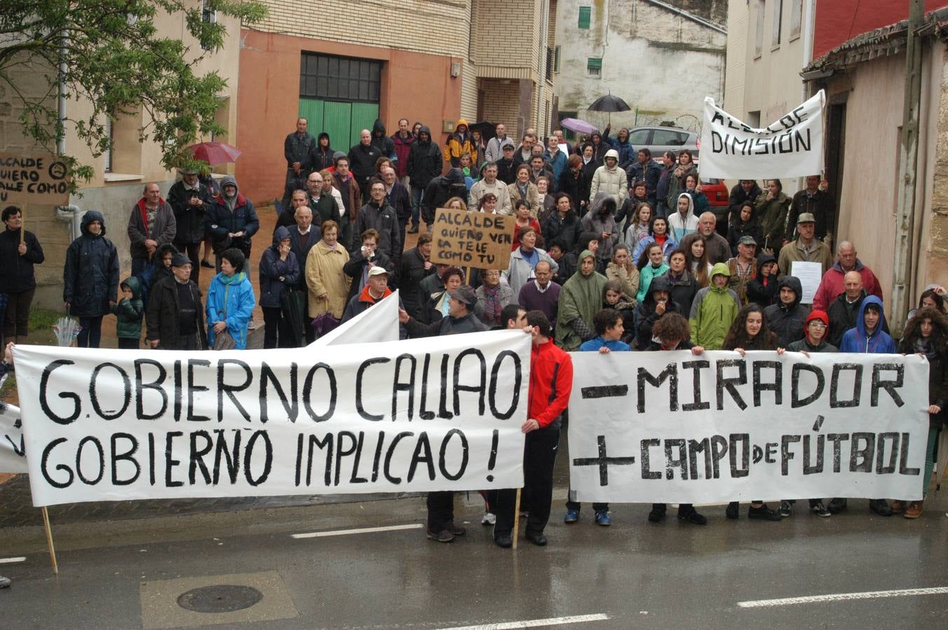 Manifestación de Ochánduri contra su alcalde