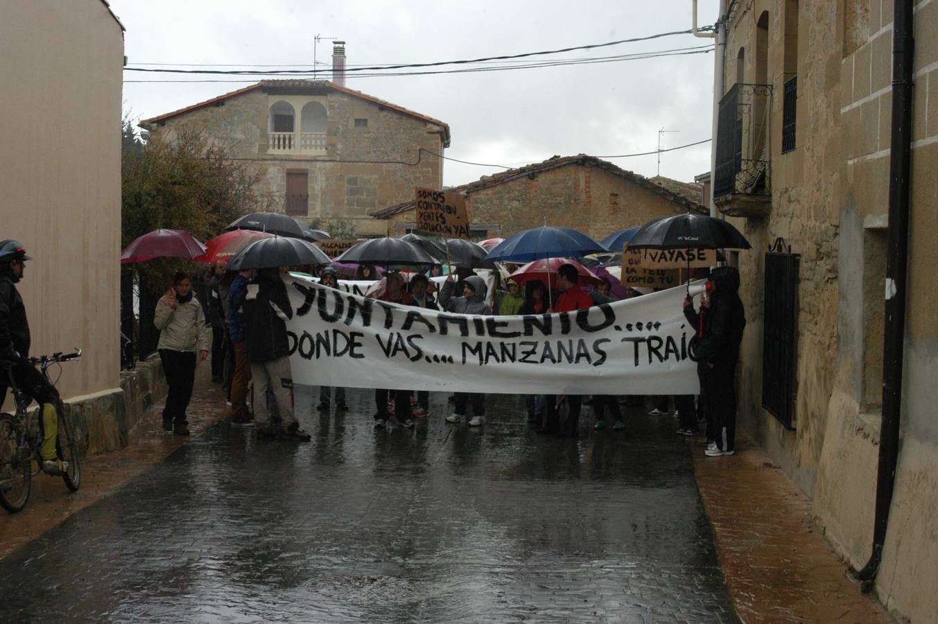 Manifestación de Ochánduri contra su alcalde