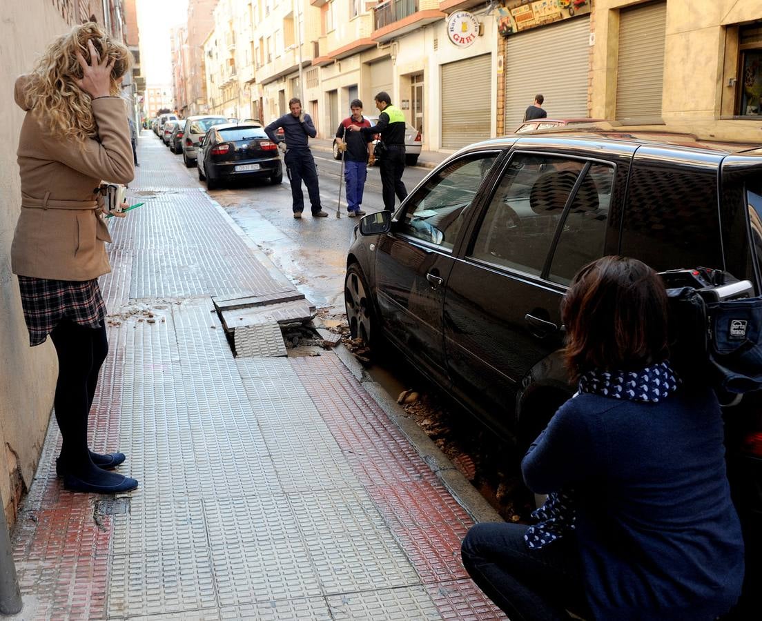 Reventón de una tubería en la calle Beratúa