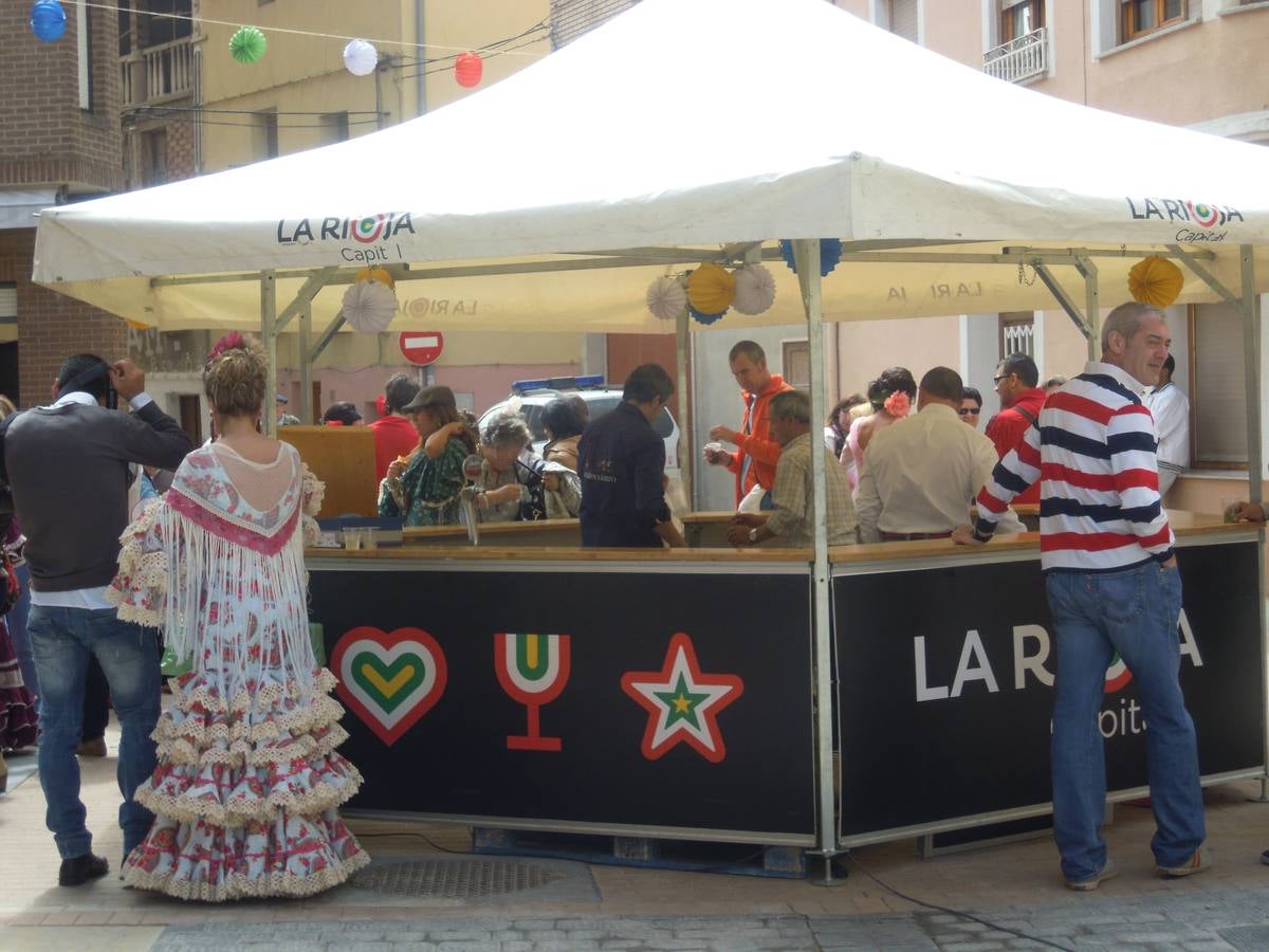 Los rinconeros bailan por sevillanas