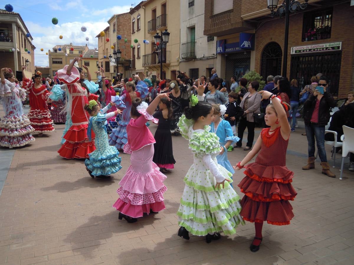 Los rinconeros bailan por sevillanas