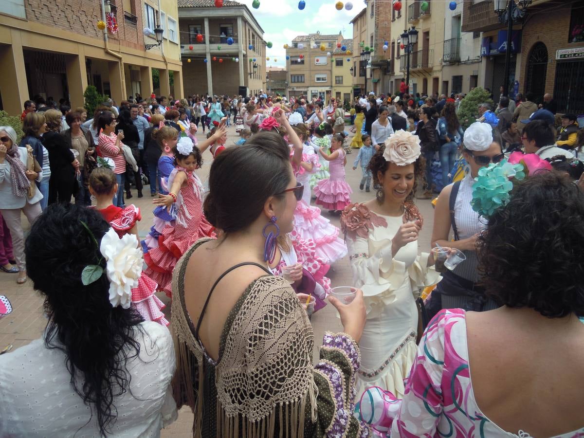 Los rinconeros bailan por sevillanas