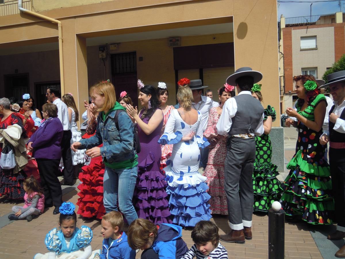 Los rinconeros bailan por sevillanas