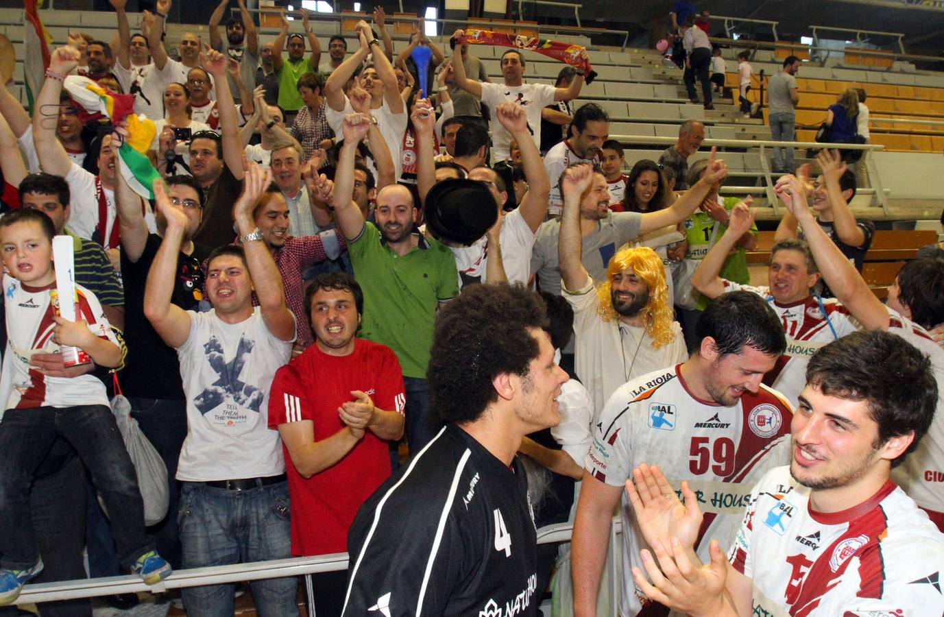 El Naturhouse celebra la victoria ante el Huesca que le da el pase a la Champions