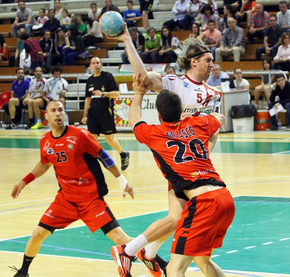 El Naturhouse celebra la victoria ante el Huesca que le da el pase a la Champions
