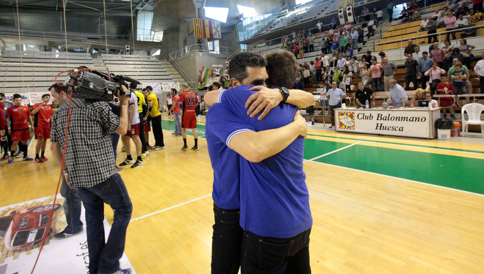 El Naturhouse celebra la victoria ante el Huesca que le da el pase a la Champions