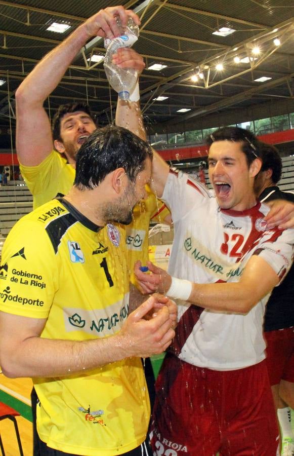 El Naturhouse celebra la victoria ante el Huesca que le da el pase a la Champions