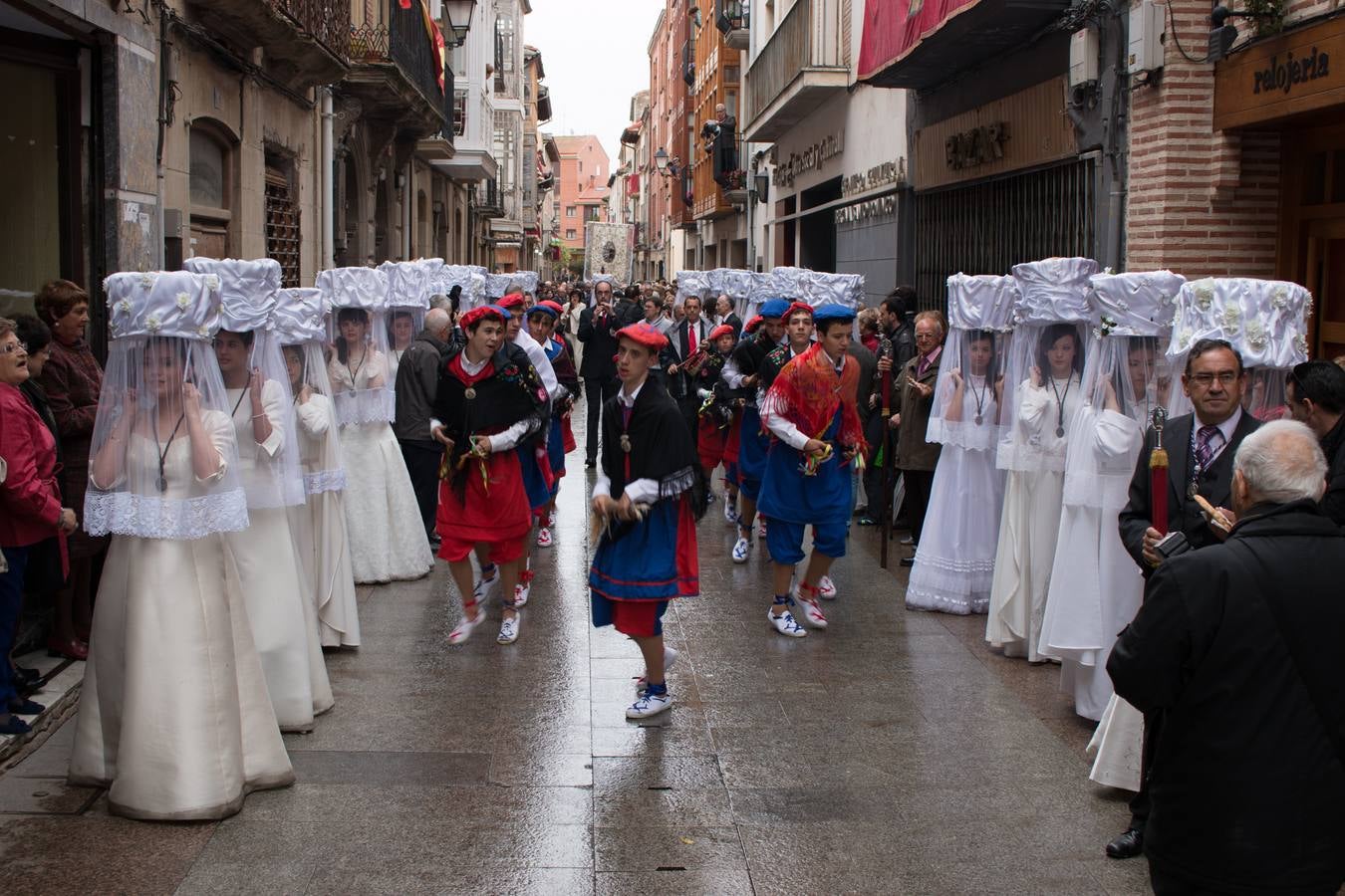 Las &#039;doncellas&#039; centran la atención en las fiestas de Santo Domingo