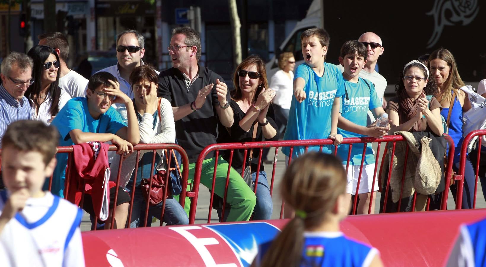 Logroño juega al baloncesto en el Ayuntamiento