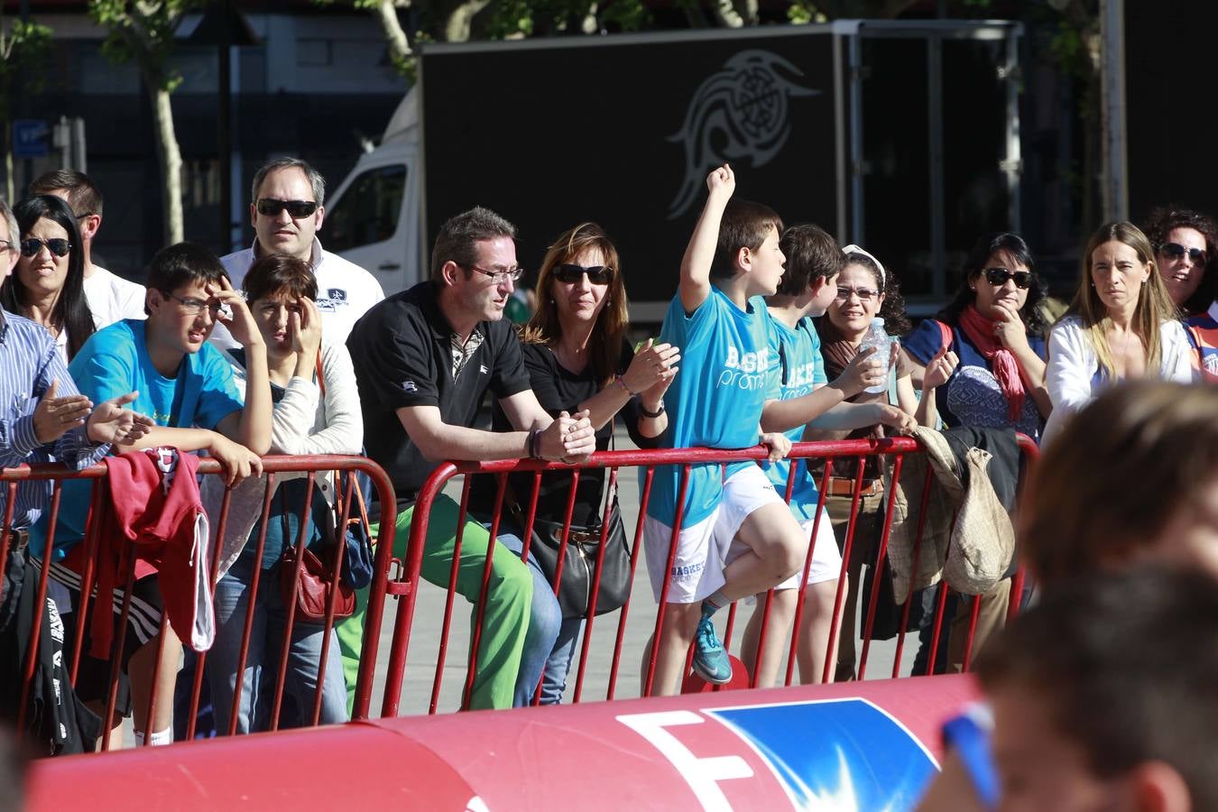 Logroño juega al baloncesto en el Ayuntamiento