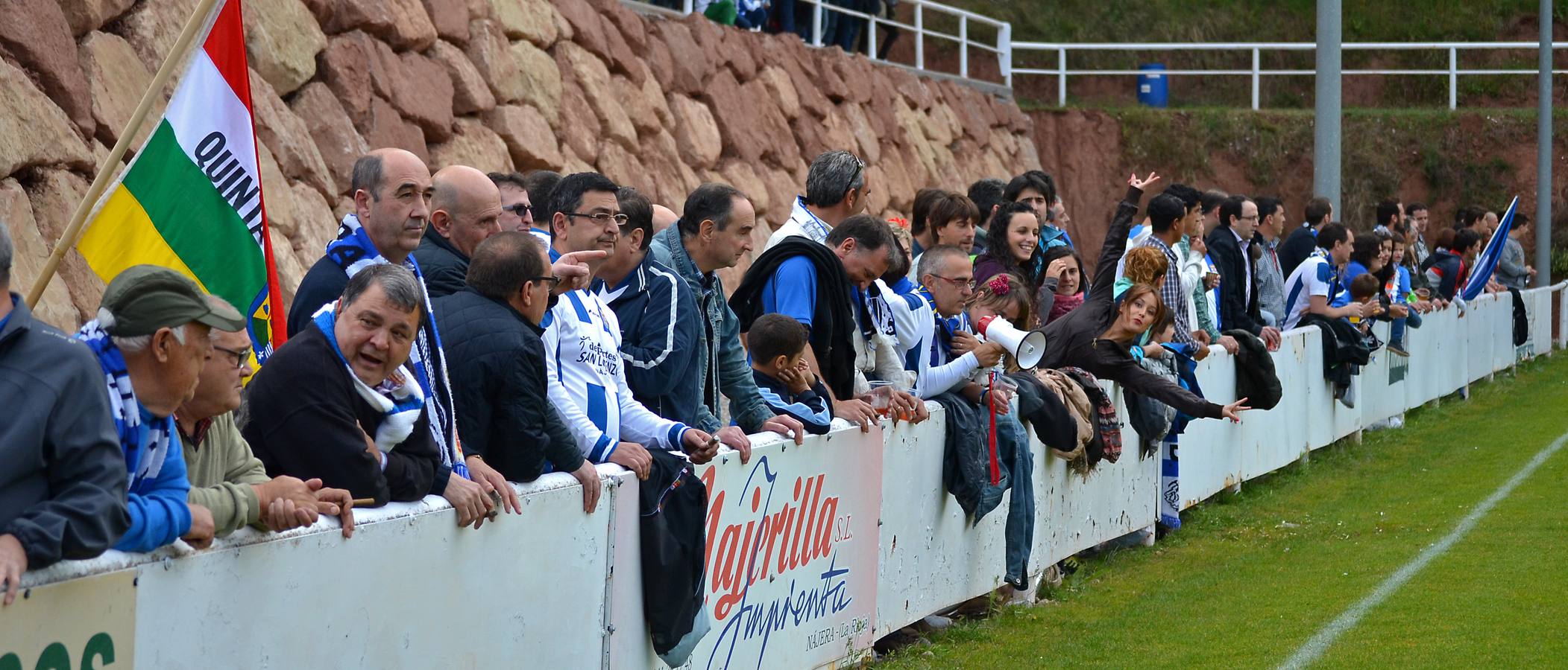 La afición y el partido en el Náxara-Puertollano