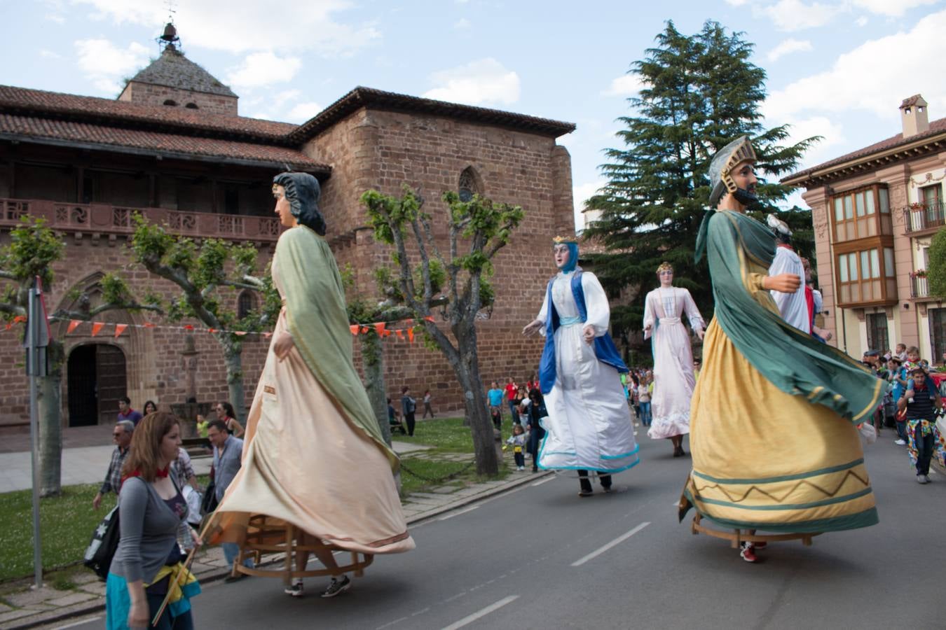 Primer día de las fiestas por Santa Bárbara en Ezcaray