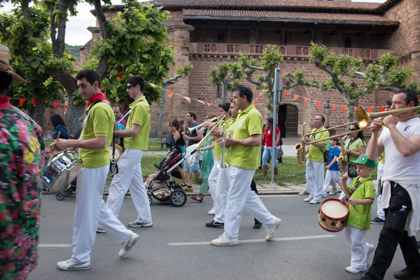 Primer día de las fiestas por Santa Bárbara en Ezcaray