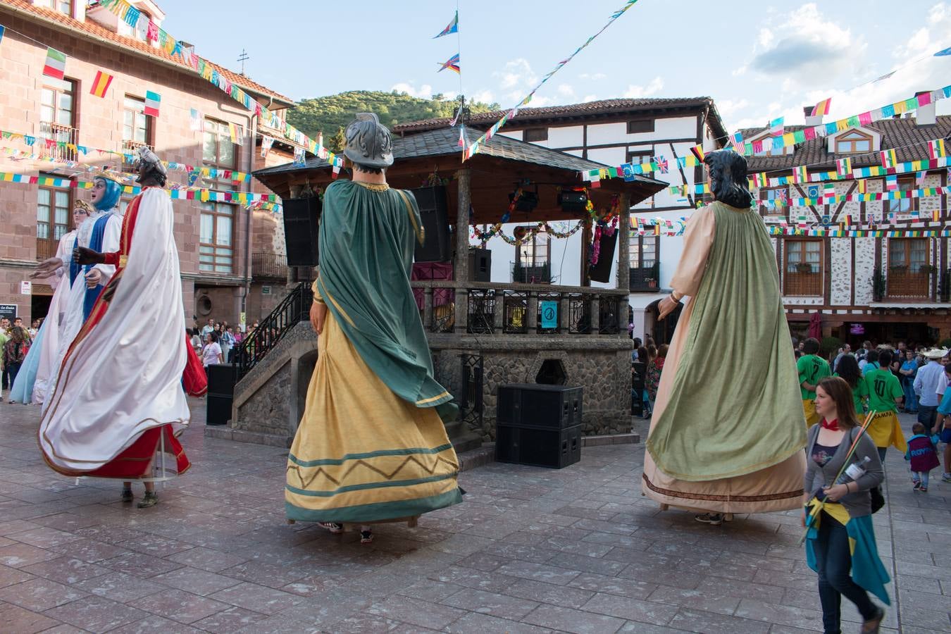 Primer día de las fiestas por Santa Bárbara en Ezcaray