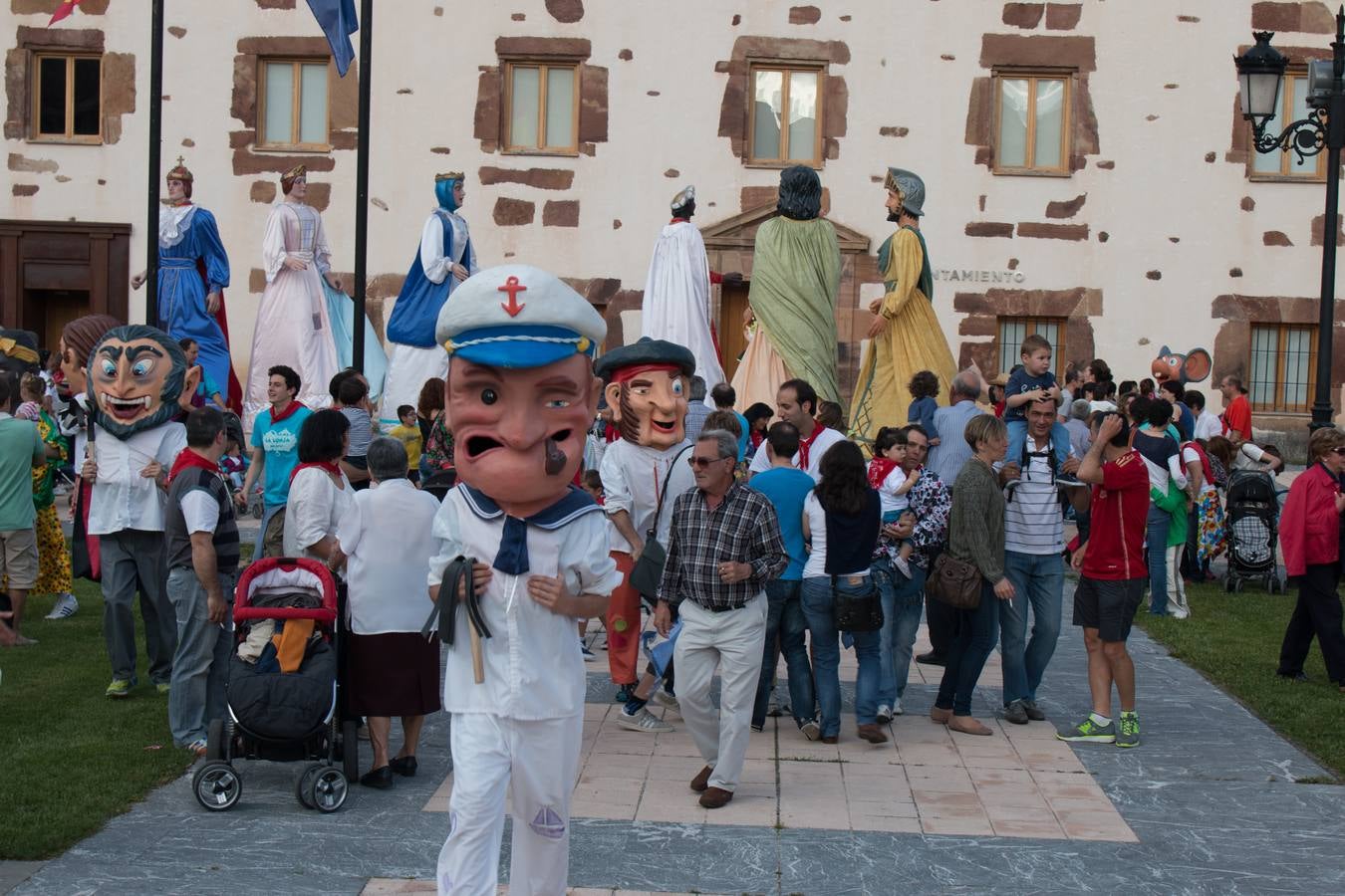 Primer día de las fiestas por Santa Bárbara en Ezcaray