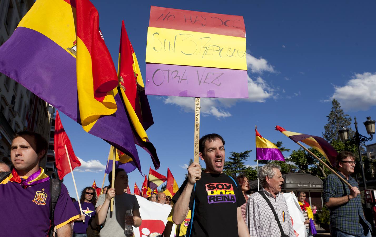 Unas 400 personas se reúnen en Logroño &#039;por la consulta ciudadana&#039; sobre la República