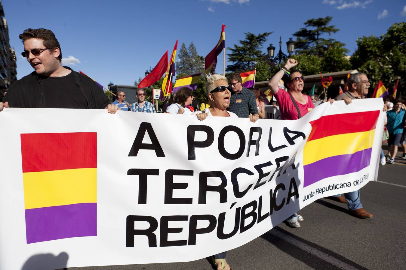 Unas 400 personas se reúnen en Logroño &#039;por la consulta ciudadana&#039; sobre la República