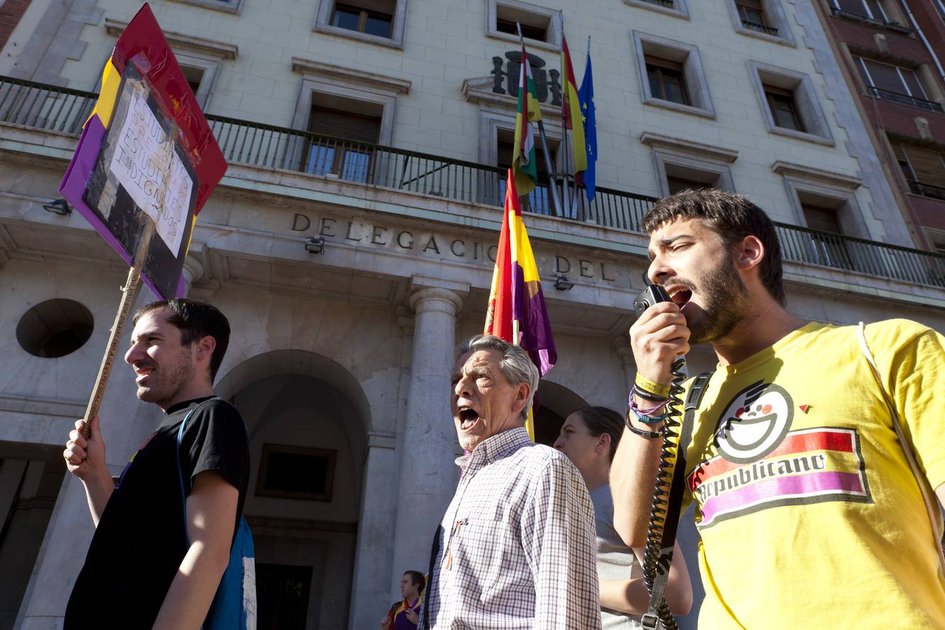 Unas 400 personas se reúnen en Logroño &#039;por la consulta ciudadana&#039; sobre la República