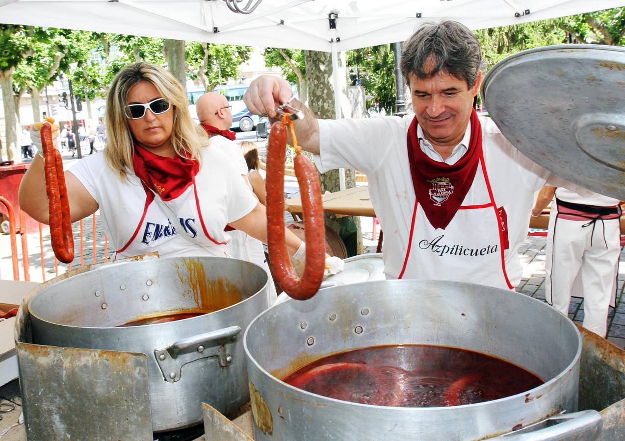 Los logroñeses disfrutan de las degustaciones, un clásico de las fiestas