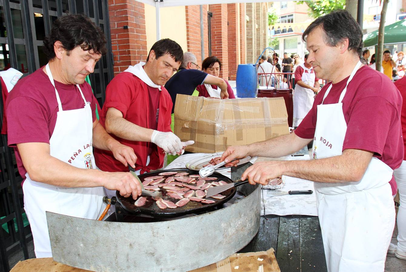 Los logroñeses disfrutan de las degustaciones, un clásico de las fiestas