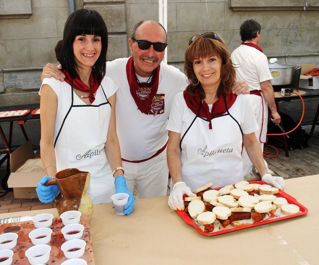 Los logroñeses disfrutan de las degustaciones, un clásico de las fiestas