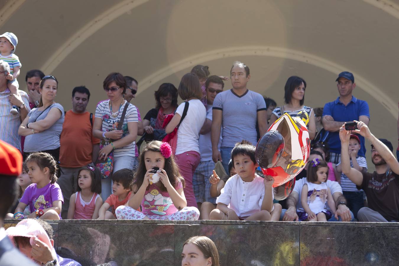 Los gigantes y cabezudos recorren el centro de Logroño