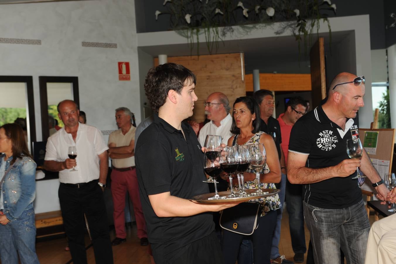 El público disfrutó una copa de vino al final del Torneo Marqués de Riscal