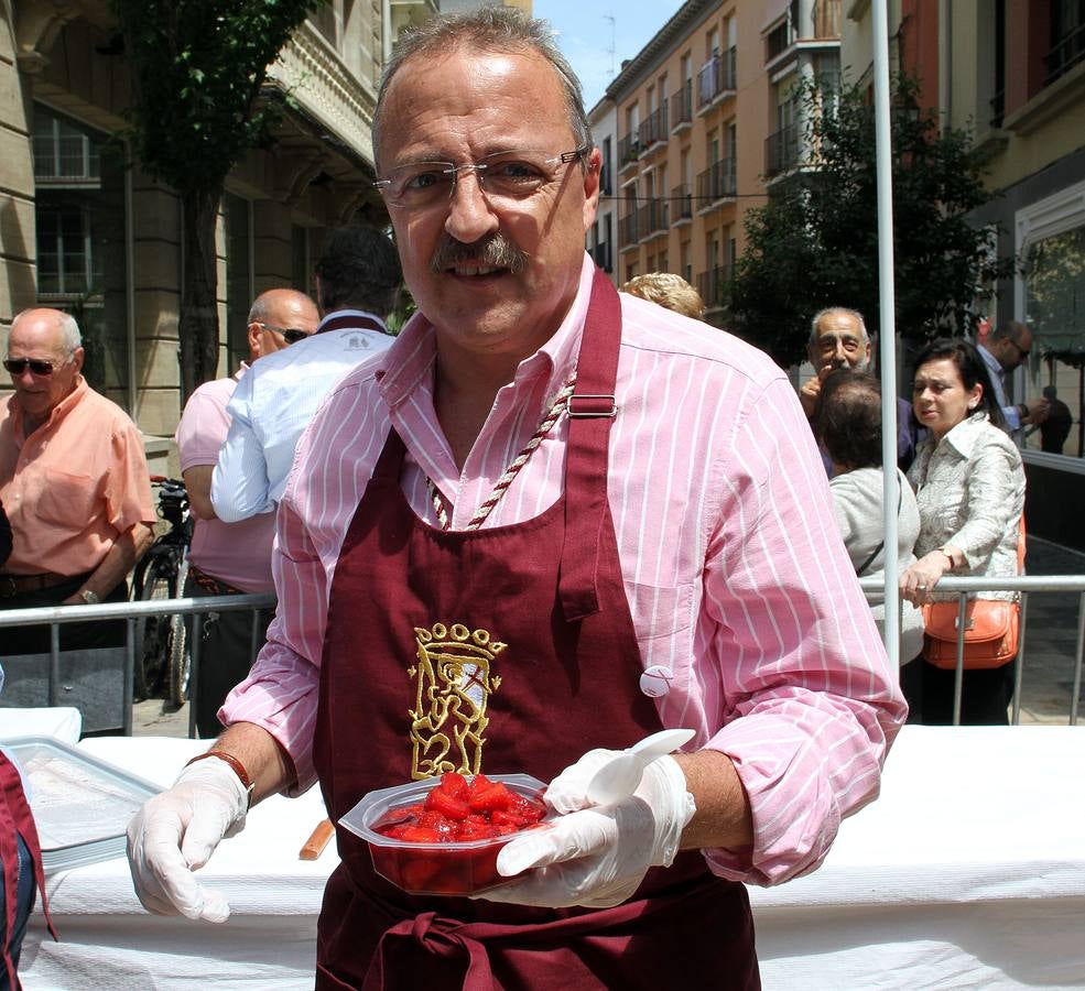 Degustación de fresas con vino en la calle Juan Lobo