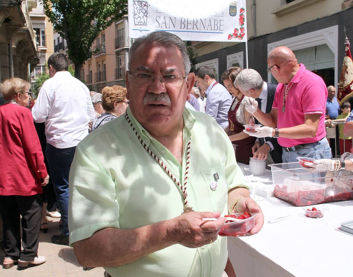 Degustación de fresas con vino en la calle Juan Lobo