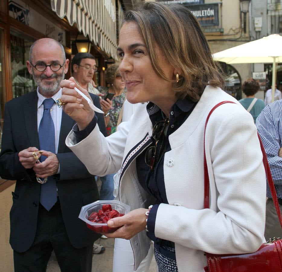 Degustación de fresas con vino en la calle Juan Lobo