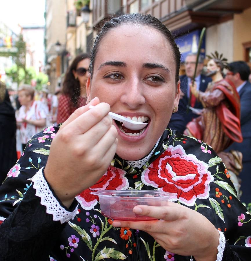 Degustación de fresas con vino en la calle Juan Lobo