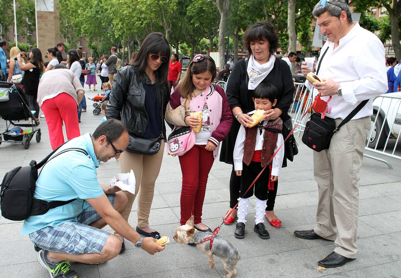 Juegos infantiles y degustación de choricillo