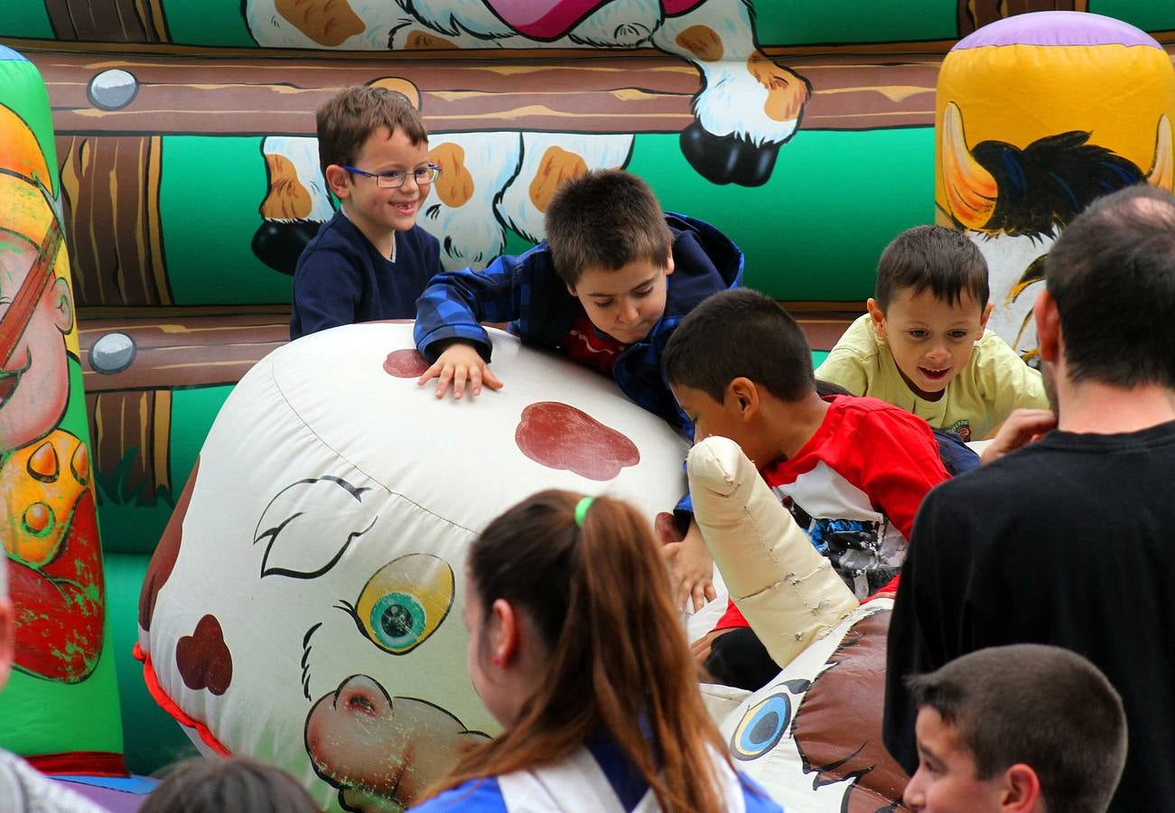 Juegos infantiles y degustación de choricillo