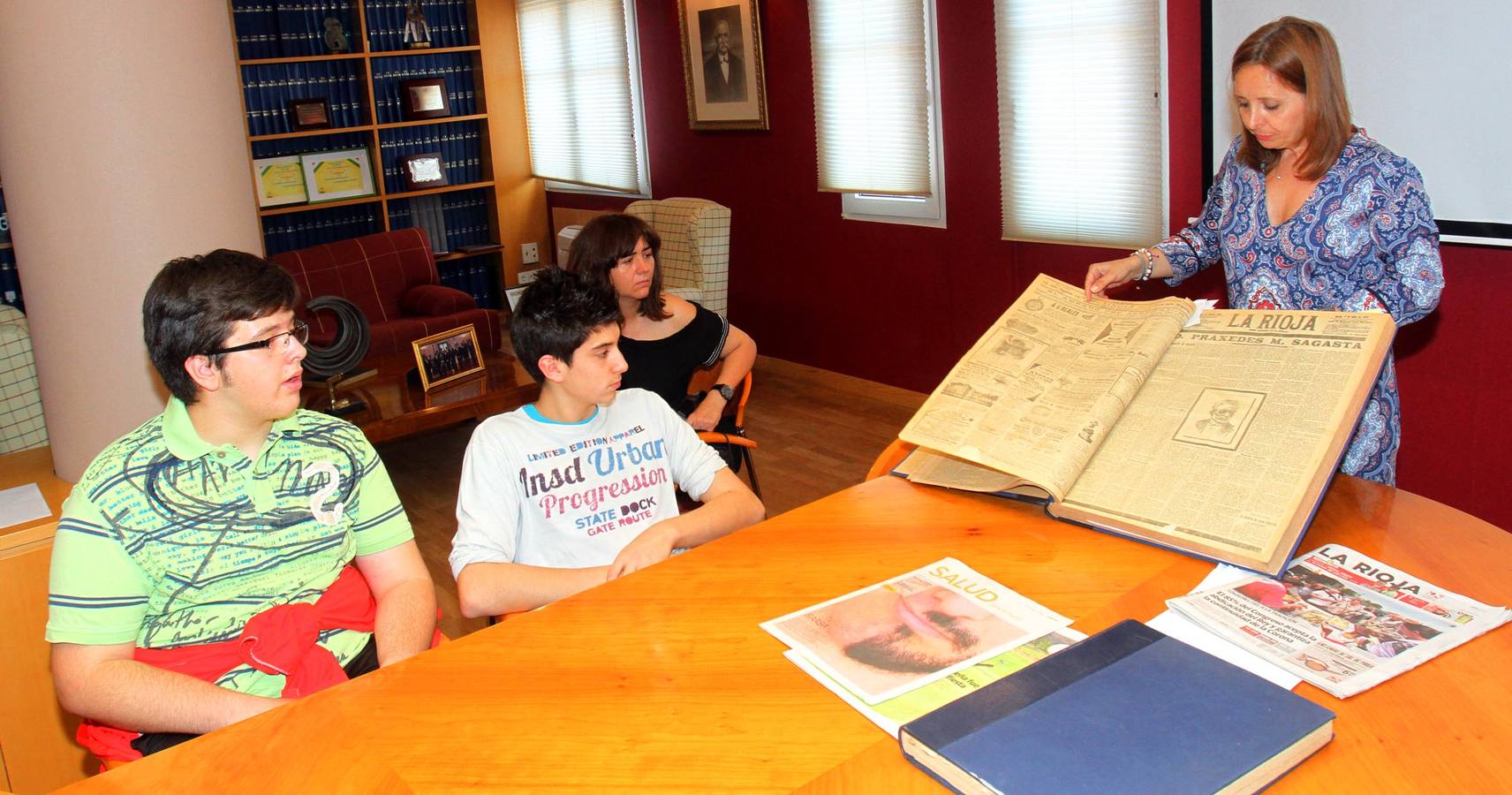 Alumnos del IES Samaniego de Laguardia visitan las instalaciones de La Rioja