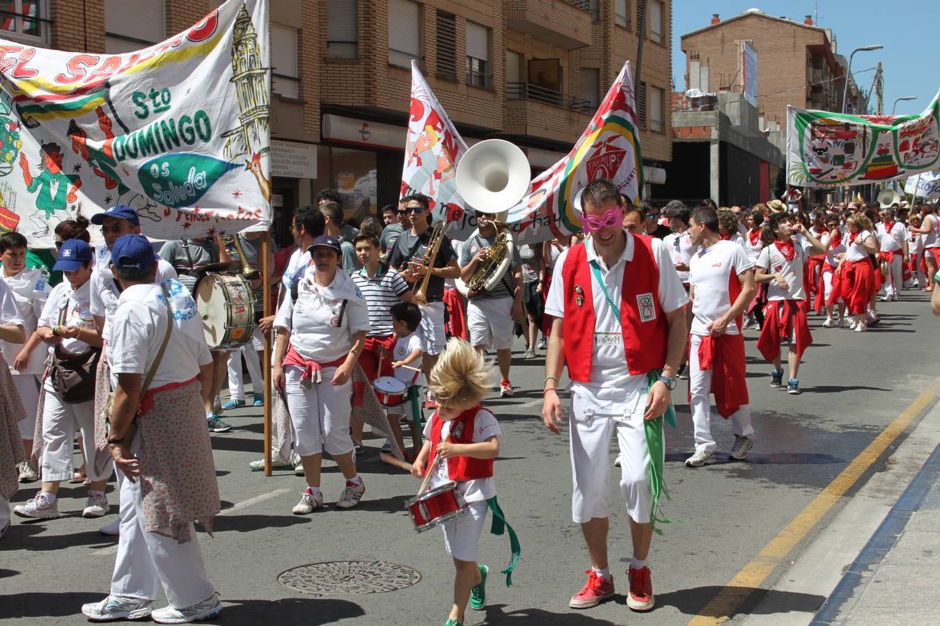 Pasacalles de la Concentración de Peñas en Arnedo