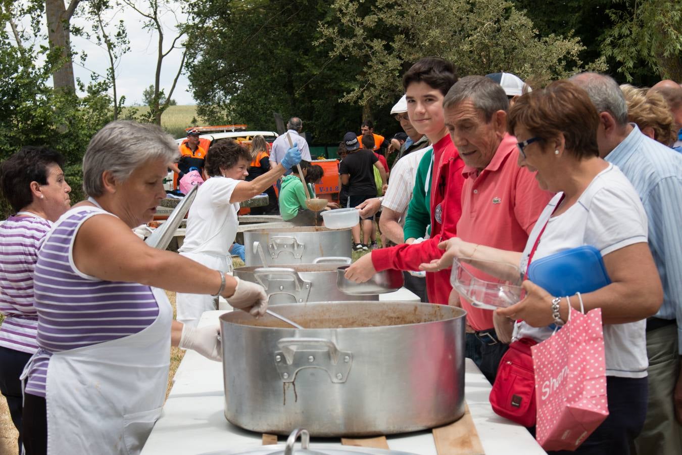 Cientos de personas fueron a Las Abejas de romería