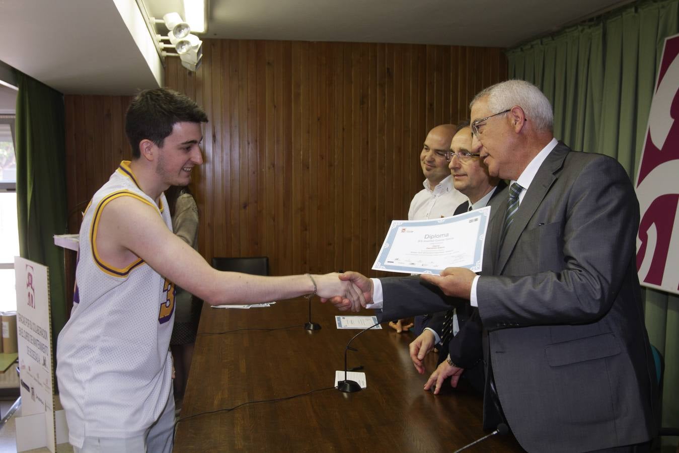 Entrega de diplomas del I Curso de Mantenimiento Básico de Bodegas (y II)