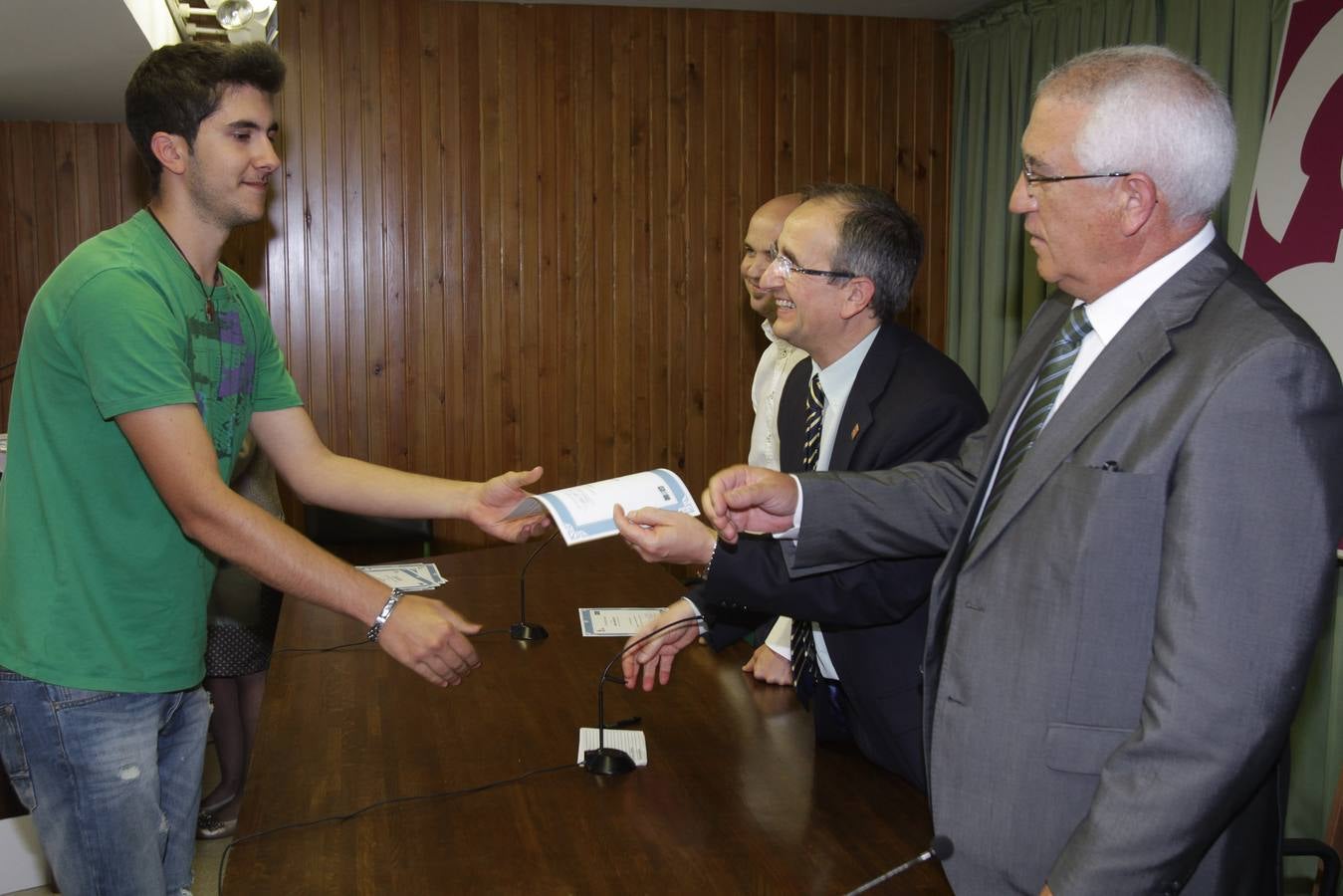 Entrega de diplomas del I Curso de Mantenimiento Básico de Bodegas (y II)