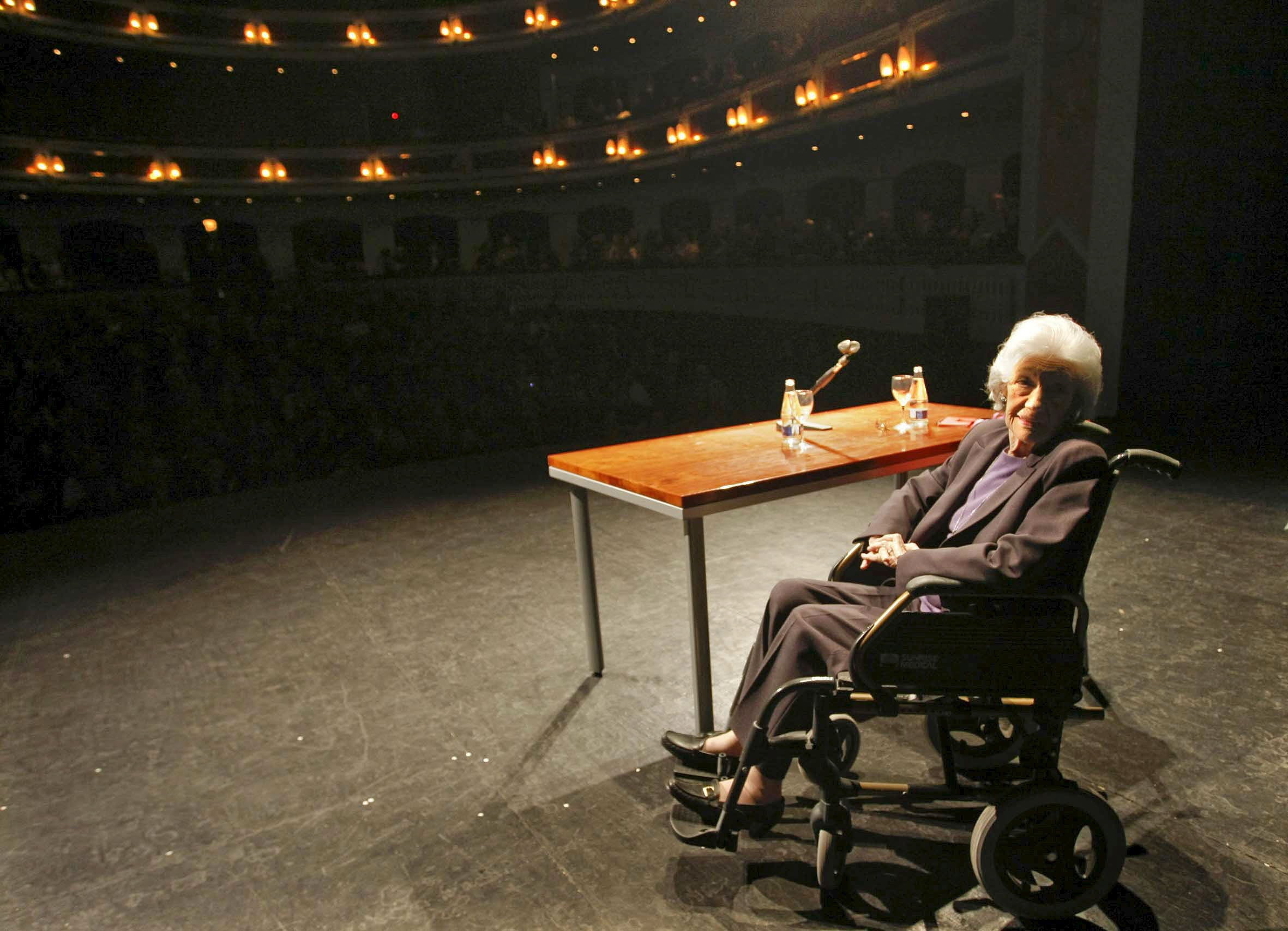 La autora, durante una conferencia impartida en 2011 en Valencia titulada 'Literatura, literatura, literatura'